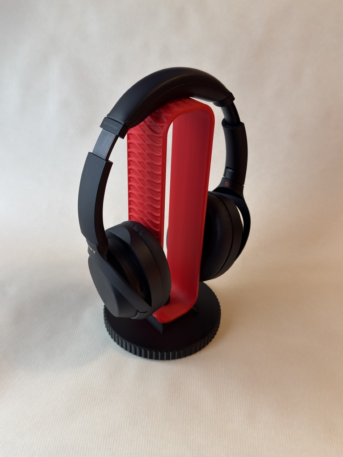 Red Nobu3D headphone stand with black headphones