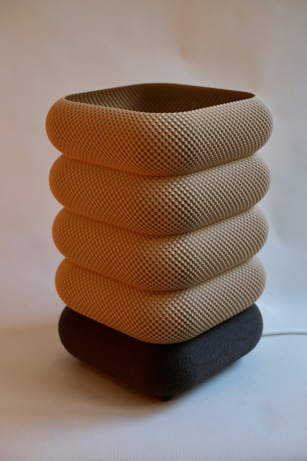 White Nobu3D textured lamp with black base in daylight